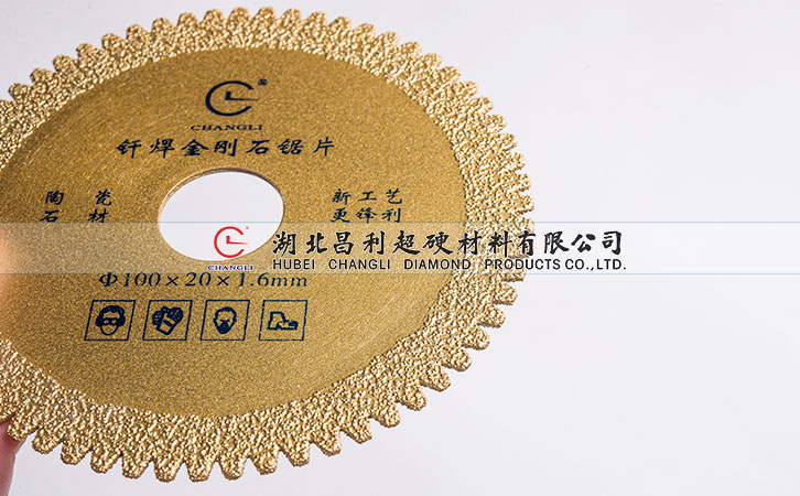 這方法有利于防止金剛石鋸片的偏差，從而提高石材加工質量